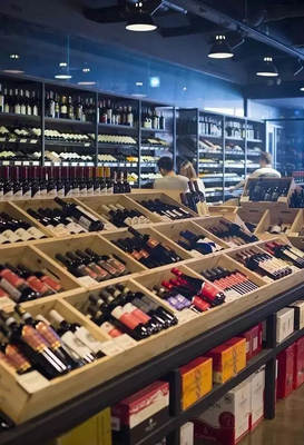 杭州一酒商銷(xiāo)售無(wú)正規(guī)進(jìn)貨渠道的名酒被執(zhí)法部門(mén)沒(méi)收,罰7.5萬(wàn)元